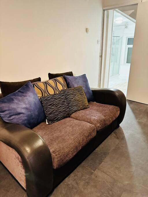 Bespoke 2 Bedroom Apt Derby City Ngoại thất bức ảnh