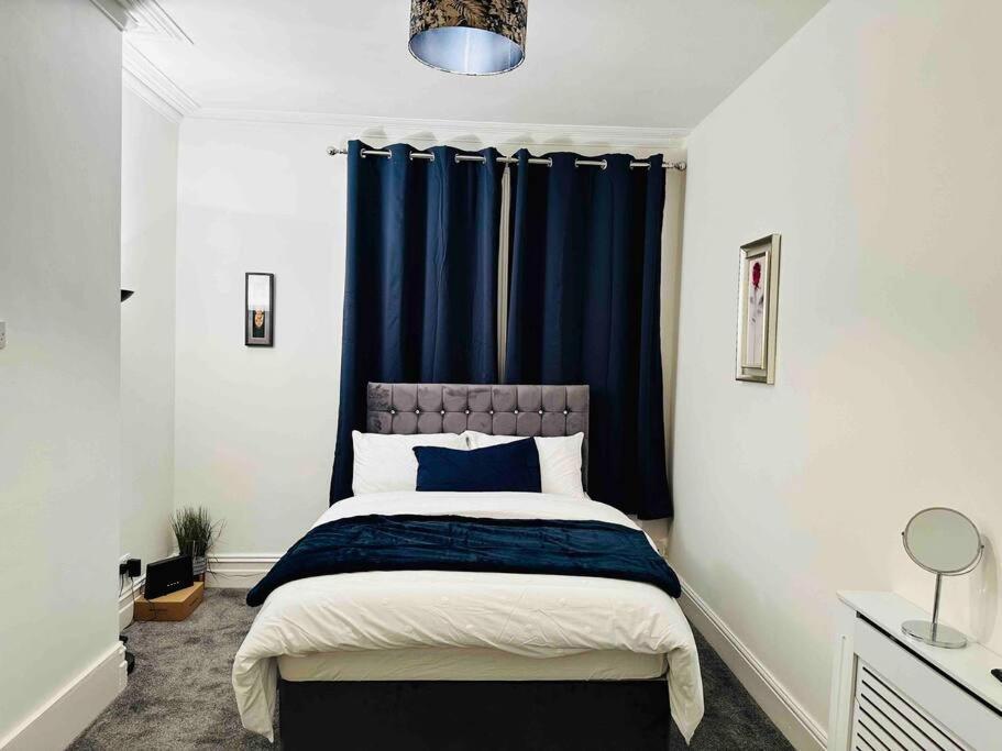 Bespoke 2 Bedroom Apt Derby City Ngoại thất bức ảnh