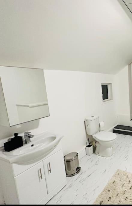 Bespoke 2 Bedroom Apt Derby City Ngoại thất bức ảnh