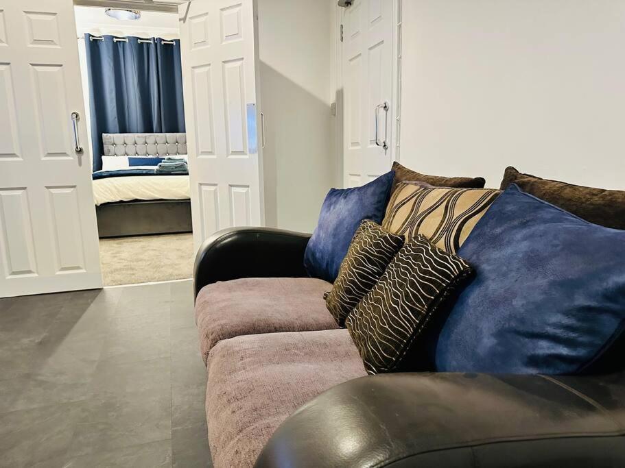 Bespoke 2 Bedroom Apt Derby City Ngoại thất bức ảnh